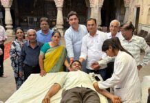 रक्तदान कर दी बम ब्लास्ट के शहीदों को श्रद्धांजलि Paid Tribute to Bomb Blast Martyrs by Donating Blood