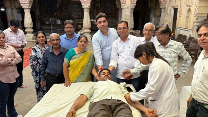 Paid Tribute to Bomb Blast Martyrs by Donating Blood