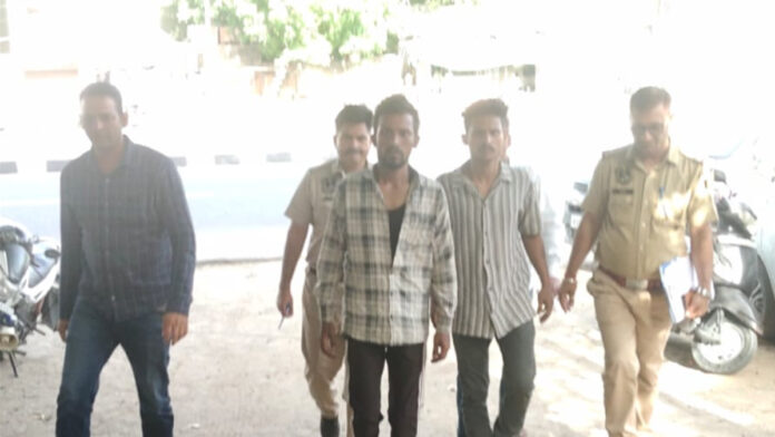 Two Cunning Burglars Arrested for Stealing Jewelry and Cash Worth Lakhs from an Empty House Two Cunning Burglars Arrested for Stealing Jewelry and Cash Worth Lakhs from an Empty House