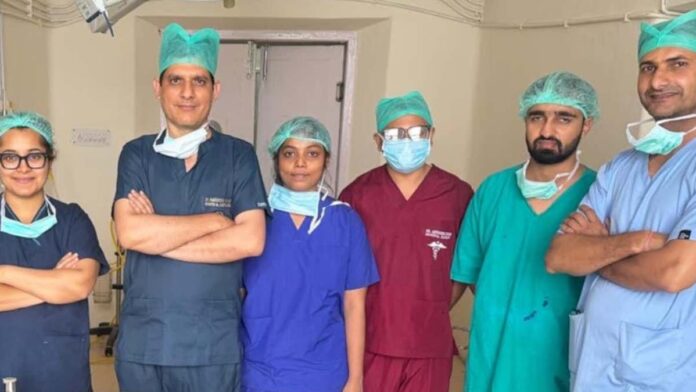 Doctors at SMS Hospital removed a massive tumor from the uterus of a woman who had been suffering for fifteen years. Doctors at SMS Hospital removed a massive tumor from the uterus of a woman who had been suffering for fifteen years.