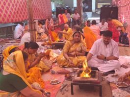 विश्व शांति के लिए अर्पित की आहुतियां