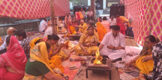 विश्व शांति के लिए अर्पित की आहुतियां