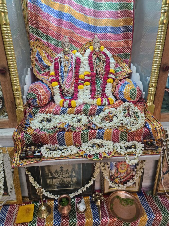 वेद मंत्रोच्चार से किया नृसिंह भगवान का पंचामृत अभिषेक-श्रृंगार