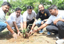 लोकप्रिय कर्मचारी नेता हनुमान सिंह जी की पुण्यतिथि पर श्रद्धांजलि एवं पौधारोपण कार्यक्रम आयोजित Tribute on the death anniversary of Hanuman Singh Ji.
