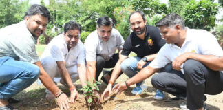लोकप्रिय कर्मचारी नेता हनुमान सिंह जी की पुण्यतिथि पर श्रद्धांजलि एवं पौधारोपण कार्यक्रम आयोजित Tribute on the death anniversary of Hanuman Singh Ji.
