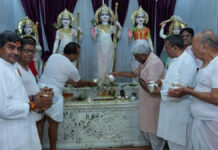 108 औषधियों और सरयू जल से हुआ भगवान सियाराम का अभिषेक Lord Siyaram was anointed with the waters of the Saryu.