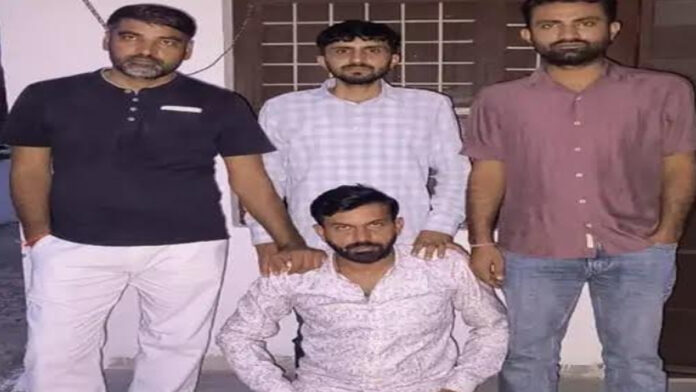 A Smuggler with a ₹25,000 Bounty Was Worshipping at the Mahakal Temple.