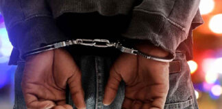 जुआरियों संग दो कुख्यात बदमाश गिरफ्तार Two notorious criminals arrested along with gamblers.
