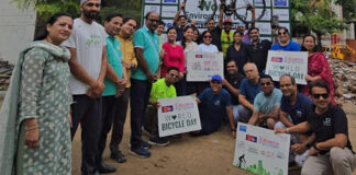 एयू जयपुर साइक्लोथॉन: साइक्लिस्टों और युवाओं ने लगाए पौधे AU Jaipur Cyclothon: Cyclists and youth planted saplings.