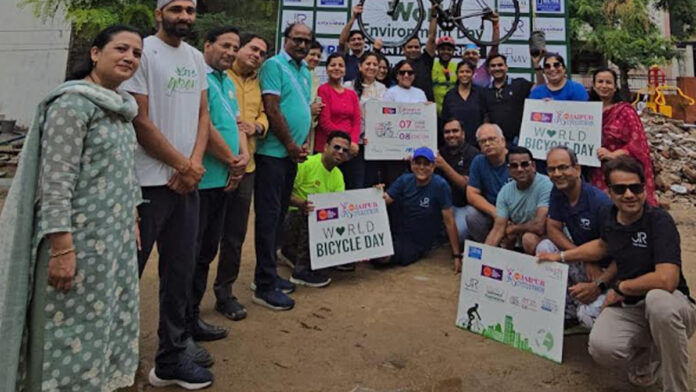 AU Jaipur Cyclothon: Cyclists and youth planted saplings.