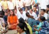 भाजपा विधायक बालमुकुंद आचार्य ब्रह्मपुरी थाने में धरने पर बैठे