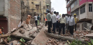 जमींदोज हुई झुकी हुई अवैध इमारत: धमाके के साथ ढहा छह मंजिला भवन Leaning Illegal Building Razed to the Ground: Six-Story Structure Collapses with a Blast