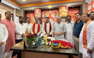 भाजपा शहर कार्यालय में केंद्रीय मंत्री अश्विनी वैष्णव का भव्य स्वागत, कार्यकर्ताओं को दिया विकास और संगठन का संदेश