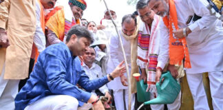 विश्व पर्यावरण दिवस पर भाजपा कार्यकर्ताओं ने पौधारोपण कर दिया एक पेड़ माँ के नाम का संदेश
