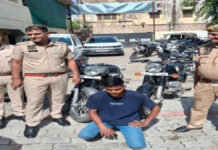 रेलवे अस्पताल की पार्किंग से बुलेट चोरी करने वाला शातिर चोर गिरफ्तार Cunning thief arrested for stealing a Bullet motorcycle from the railway hospital parking lot.