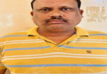 28 साल बाद पुलिस के हत्थे चढ़ा इनामी डकैत Wanted dacoit with a reward on his head nabbed by police after 28 years.