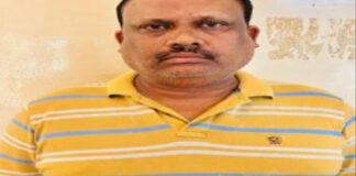 28 साल बाद पुलिस के हत्थे चढ़ा इनामी डकैत Wanted dacoit with a reward on his head nabbed by police after 28 years.