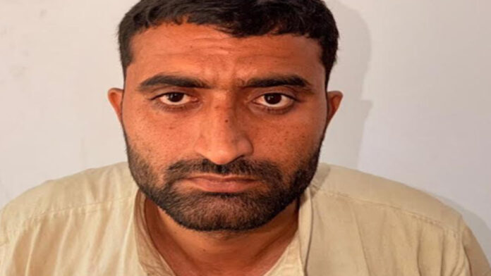 Accused who became a senior teacher by fielding a dummy candidate nabbed by the SOG after four years. Accused who became a senior teacher by fielding a dummy candidate nabbed by the SOG after four years.