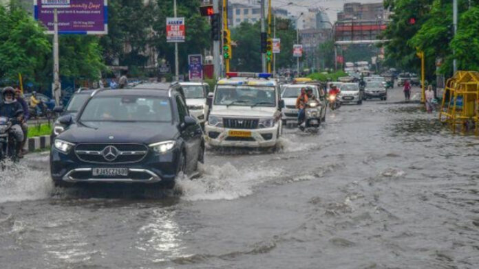 Orange alert in 18 districts and yellow alert in 5. Orange alert in 18 districts and yellow alert in 5.