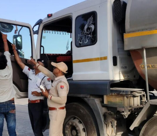 पचास हजार पार पहुंचा राजस्थान पुलिस का ट्रैफिक स्ट्राइक अभियान Rajasthan Police's traffic strike campaign crosses the 50,000 mark.