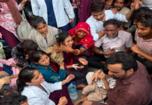 दीपक आत्महत्या मामला: परिजनों और आंदोलनरत नर्सिंगकर्मियों से मिले हनुमान बेनीवाल