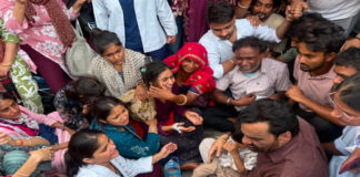 दीपक आत्महत्या मामला: परिजनों और आंदोलनरत नर्सिंगकर्मियों से मिले हनुमान बेनीवाल