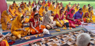 दीपयज्ञ में अर्पित की आस्था की आहुतियां: पूर्णाहुति में लिया पुस्तक पढऩे का संकल्प Offerings of faith made during the Deep Yajna.