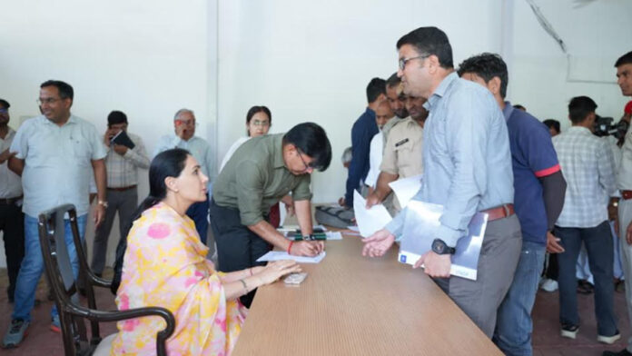Deputy Chief Minister Diya Kumari listened to the grievances of the general public and issued instructions to officials for their prompt resolution.
