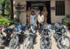 दुपहिया वाहन चुराने वाले दो शातिर वाहन चोर गिरफ्तार Two cunning two-wheeler thieves arrested.