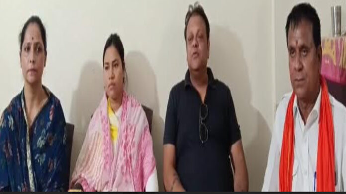 Social worker Mansi Sankhla met Reshu Gupta.