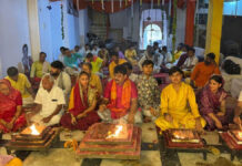 मंदिर श्री गीता गायत्री श्रद्धालुओं ने किए सवा लाख गायत्री मंत्र जाप Devotees at the Shri Gita Gayatri Temple chanted the Gayatri Mantra 1.25 lakh times.