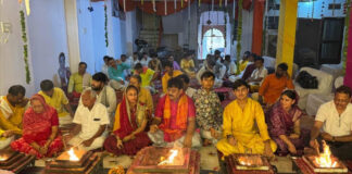 मंदिर श्री गीता गायत्री श्रद्धालुओं ने किए सवा लाख गायत्री मंत्र जाप Devotees at the Shri Gita Gayatri Temple chanted the Gayatri Mantra 1.25 lakh times.