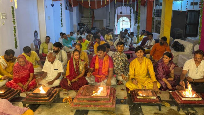 Devotees at the Shri Gita Gayatri Temple chanted the Gayatri Mantra 1.25 lakh times.