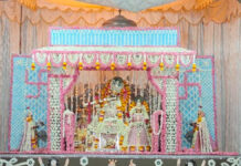 गोविंद देवजी मंदिर में सजा भव्य फूल बंगला: फूलों की पोशाक में दिए अलौकिक दर्शन