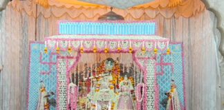 गोविंद देवजी मंदिर में सजा भव्य फूल बंगला: फूलों की पोशाक में दिए अलौकिक दर्शन