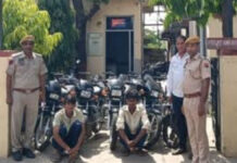पुलिस ने नौ चोरी की मोटरसाइकिलों सहित दो शातिर बदमाश दबोचे Police nabbed two notorious criminals with nine stolen motorcycles.