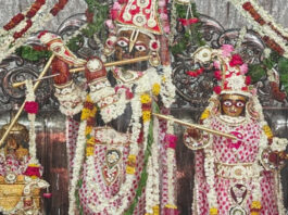 निर्जला एकादशी पर गोविंद देव जी के दरबार में सजे जल यात्रा दर्शन Viewing the 'Jal Yatra' at the court of Govind Dev Ji on Nirjala Ekadashi.