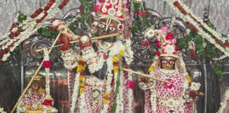 निर्जला एकादशी पर गोविंद देव जी के दरबार में सजे जल यात्रा दर्शन Viewing the 'Jal Yatra' at the court of Govind Dev Ji on Nirjala Ekadashi.