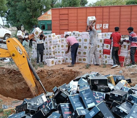 94 मामलों में जब्त 800 से अधिक कार्टन अवैध शराब नष्ट Over 800 cartons of illicit liquor seized in 94 cases destroyed.