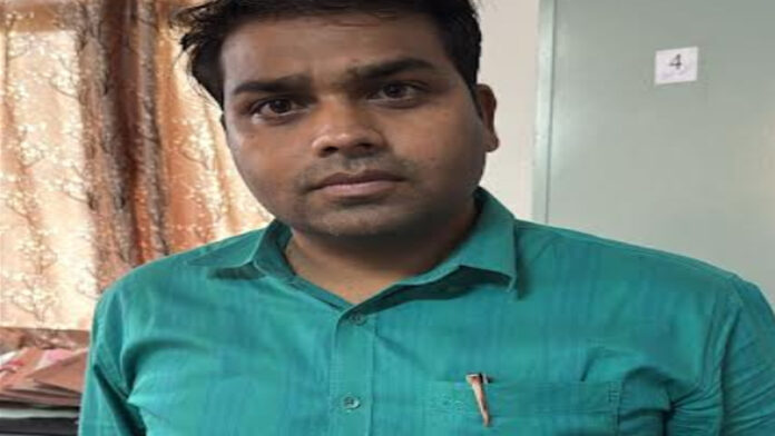 Municipal Corporation Junior Engineer arrested while accepting a bribe of ₹80,000.