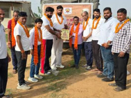 अमावस्या पर श्री श्याम गौ सेवा परिवार समिति ने किया चारा-गुड़ व भोजन का वितरण Shri Shyam Gau Seva Parivar Samiti distributed fodder and jaggery.