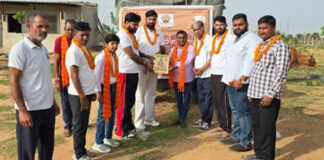 अमावस्या पर श्री श्याम गौ सेवा परिवार समिति ने किया चारा-गुड़ व भोजन का वितरण Shri Shyam Gau Seva Parivar Samiti distributed fodder and jaggery.