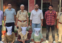 व्यापारी को कार में बंधक बनाकर लूट करने वाली गैंग का पर्दाफाश Gang that robbed a businessman after holding him hostage in a car busted.
