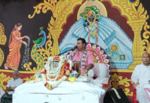 गुरु की शरणं में ही होते हैं भगवान के साक्षात दर्शन: आशीष महाराज One attains a direct vision of God only by seeking refuge in the Guru: Ashish Maharaj