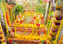 गायत्री जयंती महोत्सव: आम की अमिया से सजी माता गायत्री की झांकी