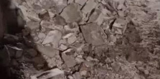 जर्जर हवेली का छज्जा गिरने से महिला की मौत Woman dies after balcony of dilapidated mansion collapses.