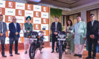 हीरो मोटोकॉर्प ने फ्लेक्स फ्यूल मोटरसाइकिलें पेश कीं Hero MotoCorp unveiled flex-fuel motorcycles.