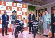 हीरो मोटोकॉर्प ने फ्लेक्स फ्यूल मोटरसाइकिलें पेश कीं Hero MotoCorp unveiled flex-fuel motorcycles.