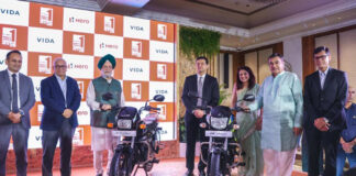 हीरो मोटोकॉर्प ने फ्लेक्स फ्यूल मोटरसाइकिलें पेश कीं Hero MotoCorp unveiled flex-fuel motorcycles.