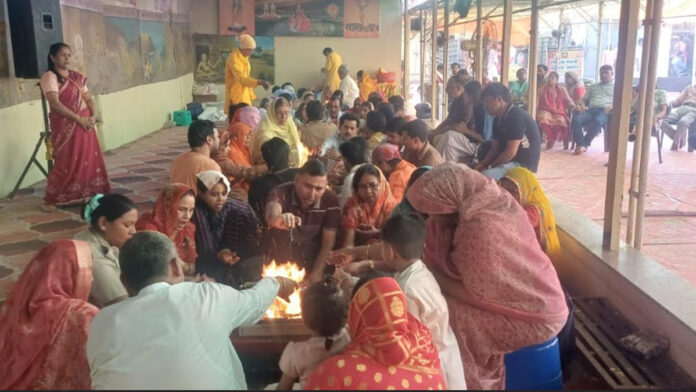 Vedic mantras resonated in the Govind Devji Temple. Vedic mantras resonated in the Govind Devji Temple.